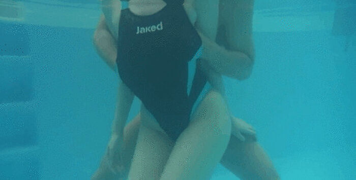 [part2] 71 underwater erotic GIF images! Boobs and buttocks that shake with buoyancy that feels cool 72th image