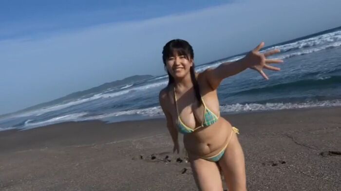 An innocent beautiful girl with an I cup, a naughty image DVD that will be released wwwwwwww Natsu Asano, boldly exposing a thin and perfectly finished body!! Video image summary of the new 'Natsu Melon'! 14th image