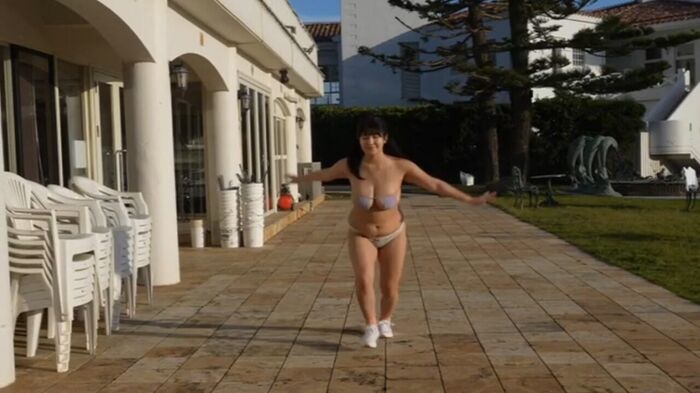 An innocent beautiful girl with an I cup, a naughty image DVD that will be released wwwwwwww Natsu Asano, boldly exposing a thin and perfectly finished body!! Video image summary of the new 'Natsu Melon'! 39th image