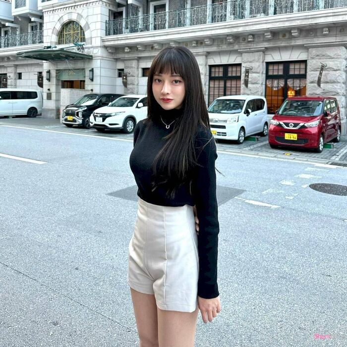 清新長髮正妹，海邊比基尼白到發光 3th image