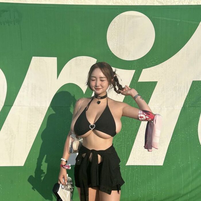 [vol.592] 100 erotic images of boobs with high attack power that makes you want to rub and suck 8th image