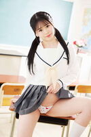 Natsumi Kobayashi, an orthodox idol with cute big crisp eyes, makes her erotic debut, and she feels her nipples erect in Bing in a Ma ● Ko attack ww